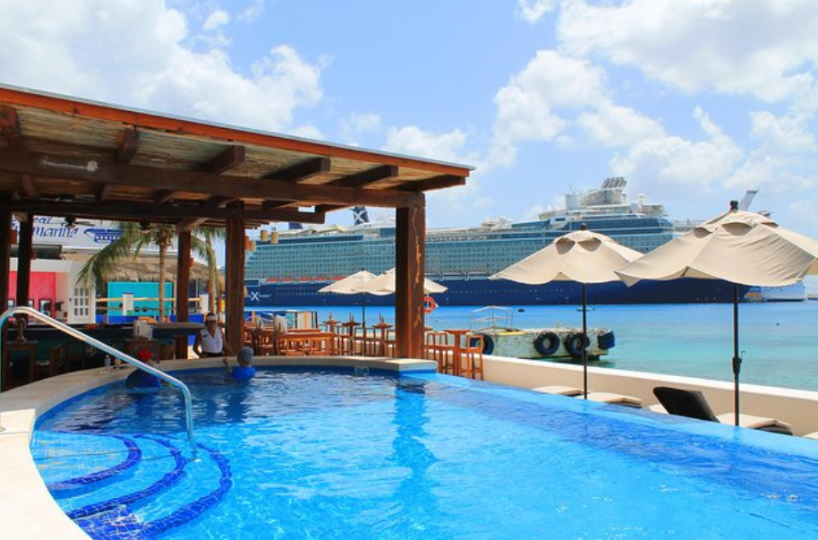 Del Mar Latino Beach Club All-Inclusive Day Pass